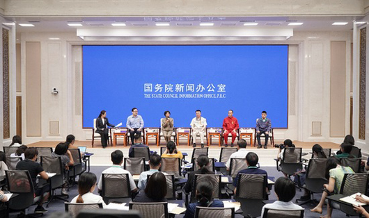 全国“最美职工”黄金娟参加国新办中外记者见面会